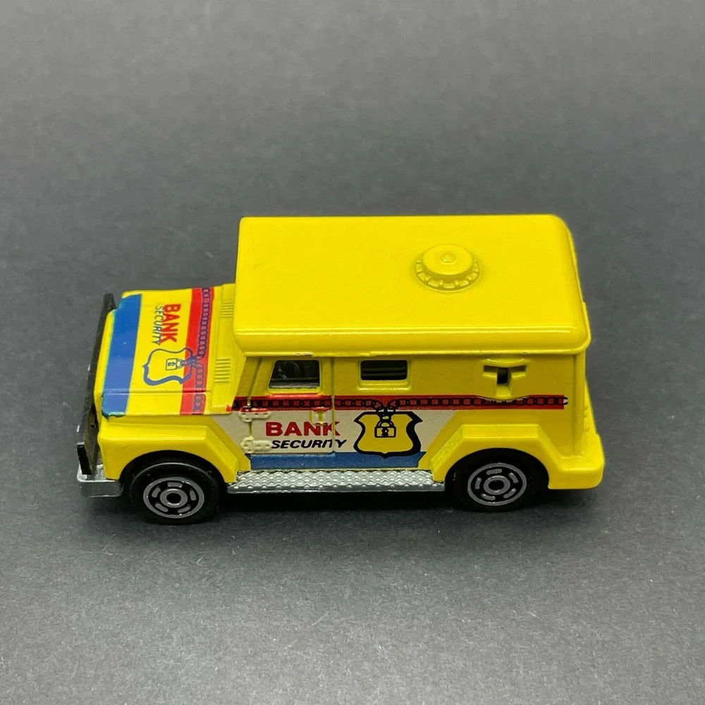 Majorette Armored Bank Security Armored Car Delivery Truck Graphics Diecast 1/57